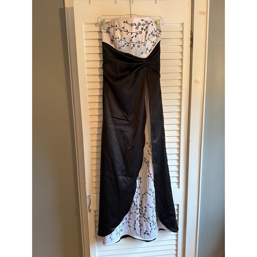 VTG Y2K Rampage 9 Beaded Embroidered Black & White Strapless Prom Ball Gown